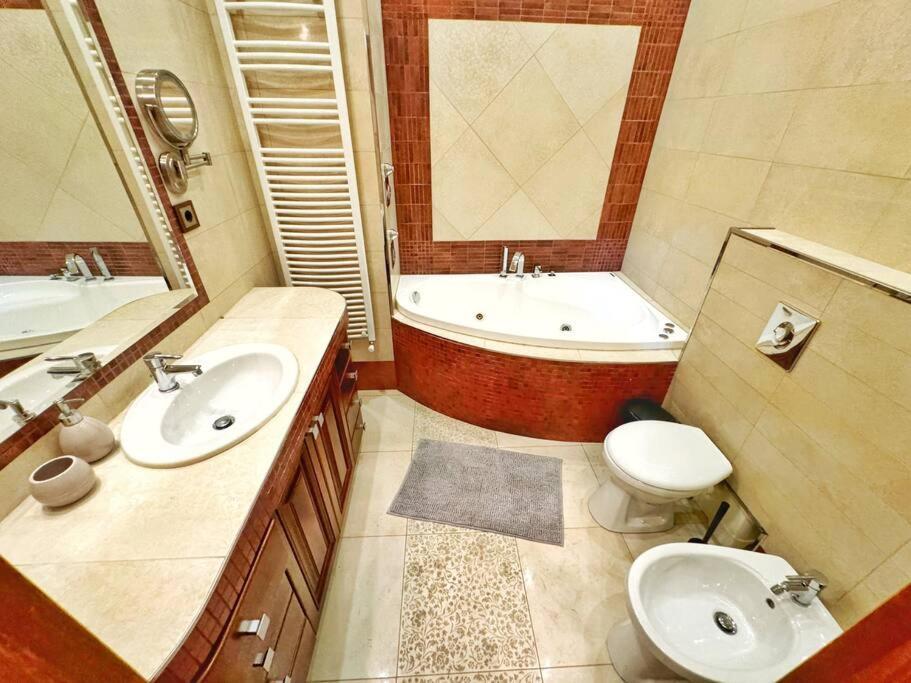 Ultra Central Apartment / 10 Ppl ブダペスト エクステリア 写真